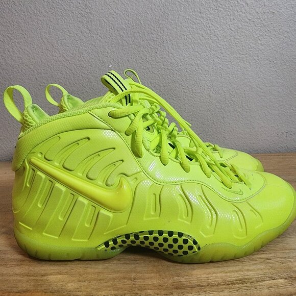 Nike Little Posite One Shoes Youth Size 7Y Volt Neon Yellow CW1593-707 - Picture 1 of 12